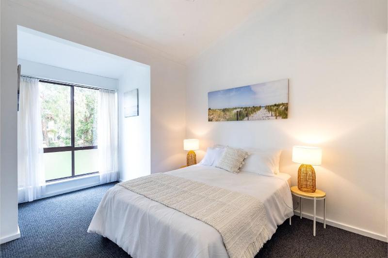 Villa Ellisa 5 10 Columbia Cl stunning unit with stunning views - image 17