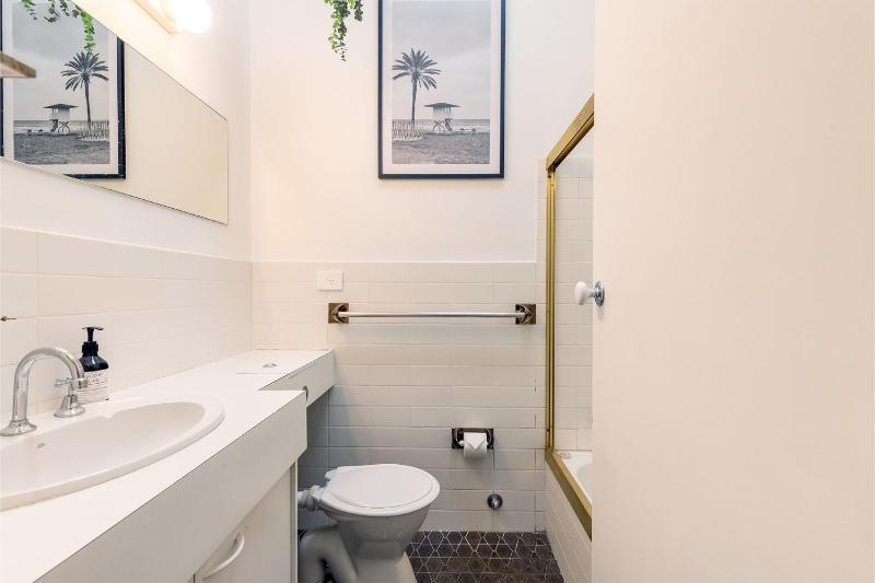 Villa Ellisa 5 10 Columbia Cl stunning unit with stunning views - image 19