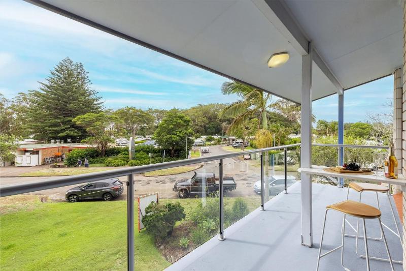 Villa Ellisa 5 10 Columbia Cl stunning unit with stunning views - image 12
