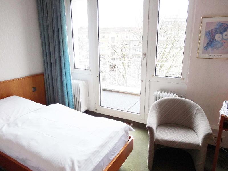 Single Room image 3
