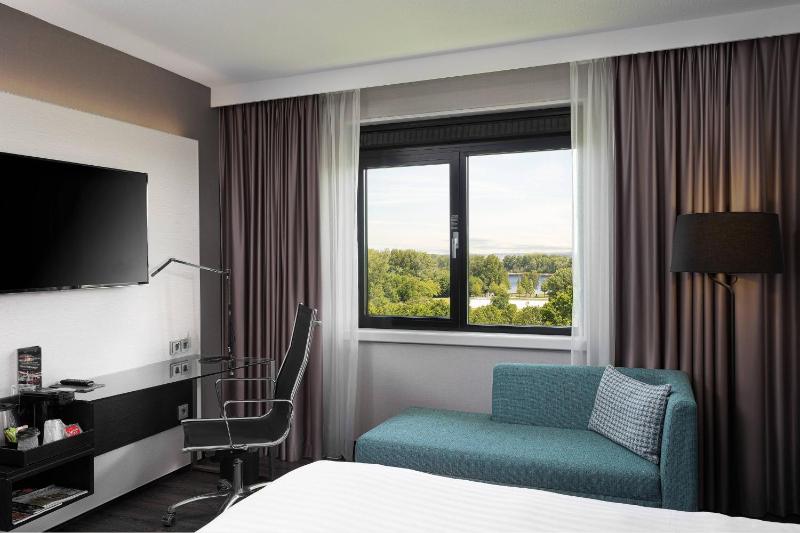 Superior King Room image 1