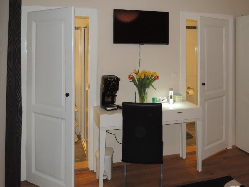 Single Room image 3