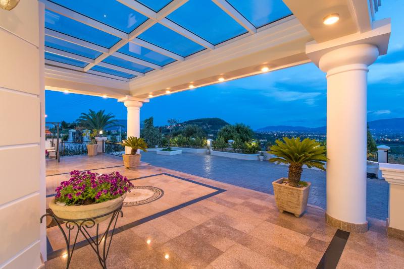 Villa with Sea View image 3
