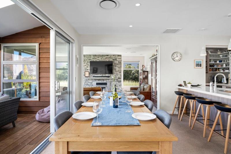 Lake Vista Retreat - Wanaka Holiday Home - image 30