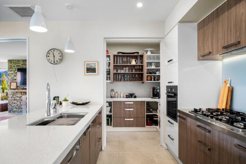 Lake Vista Retreat - Wanaka Holiday Home - image 12