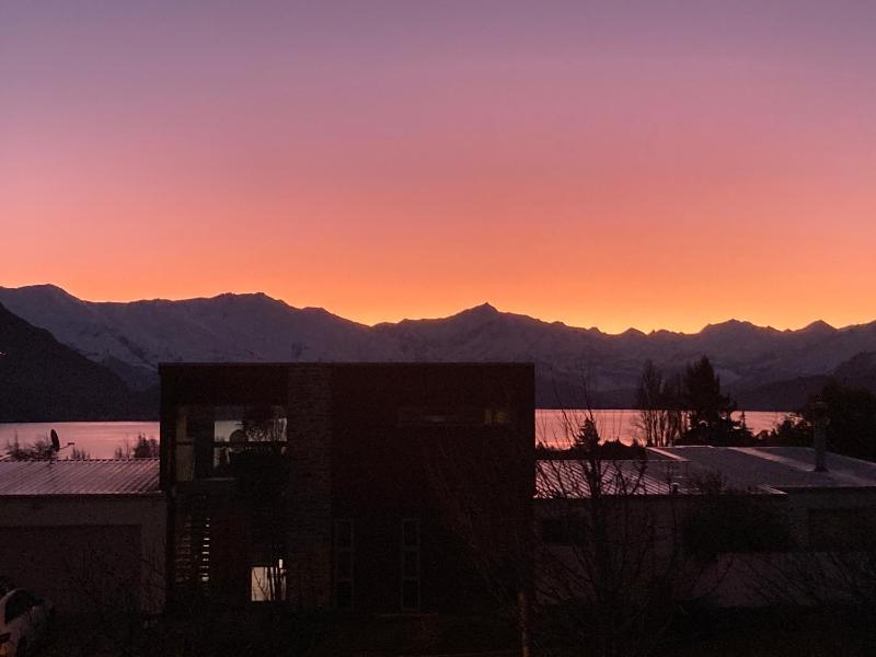 Lake Vista Retreat - Wanaka Holiday Home - image 22