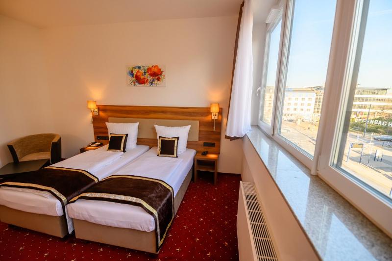 Deluxe Single Room image 3
