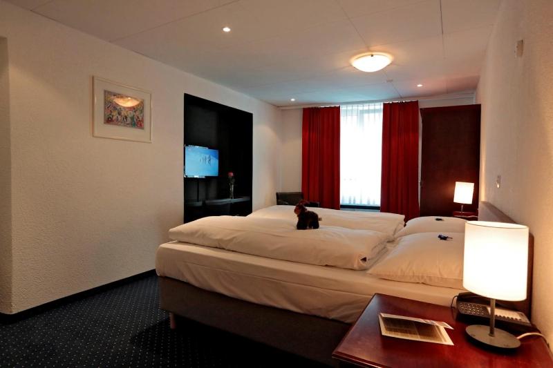 Budget Double Room image 4