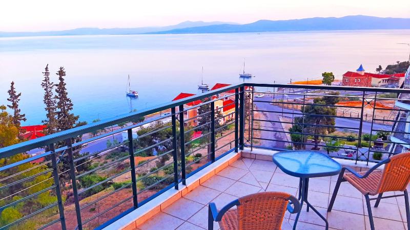 Double Room with Sea View image 4