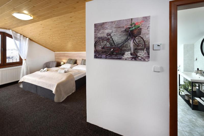 Superior Triple Room image 2