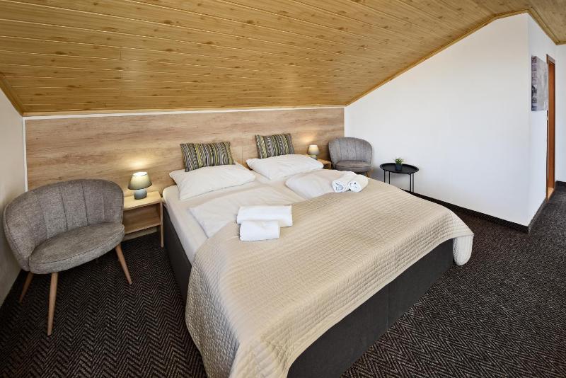 Superior Triple Room image 3