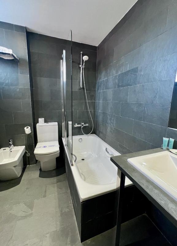 Single Room image 3