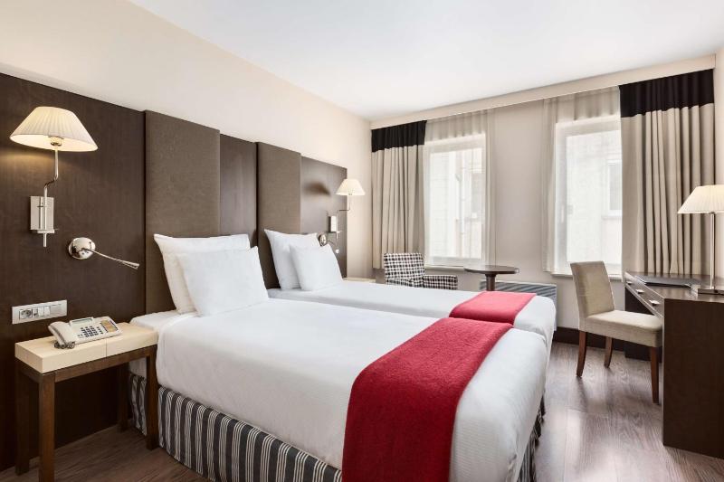 Standard Double or Twin Room image 1
