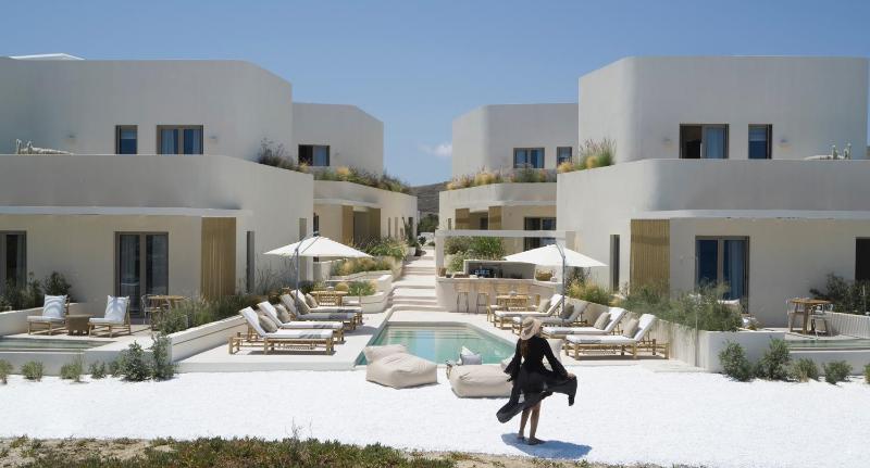 Suite with Sea View and Plunge Pool image 2