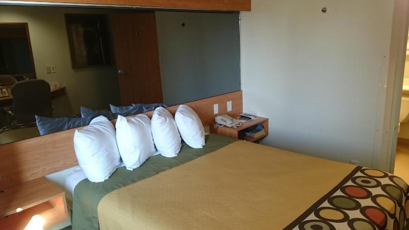 Queen Room - Non-Smoking image 3