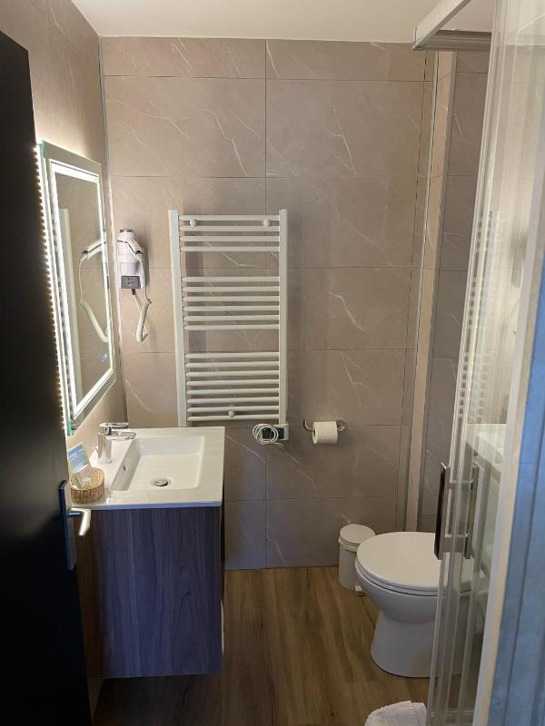 Standard Single Room image 3