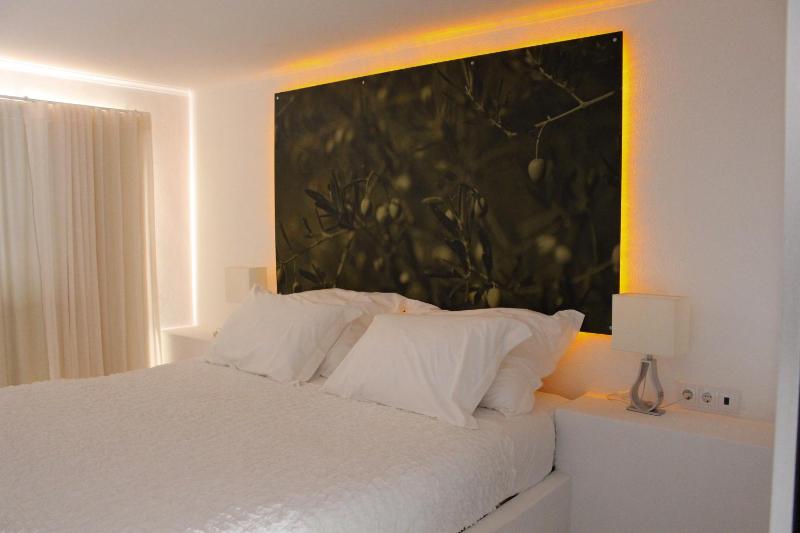 Deluxe Double Room image 2