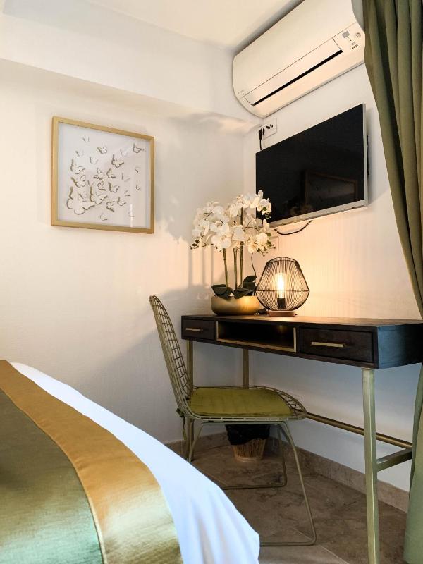 Deluxe Double Room with Terrace image 1