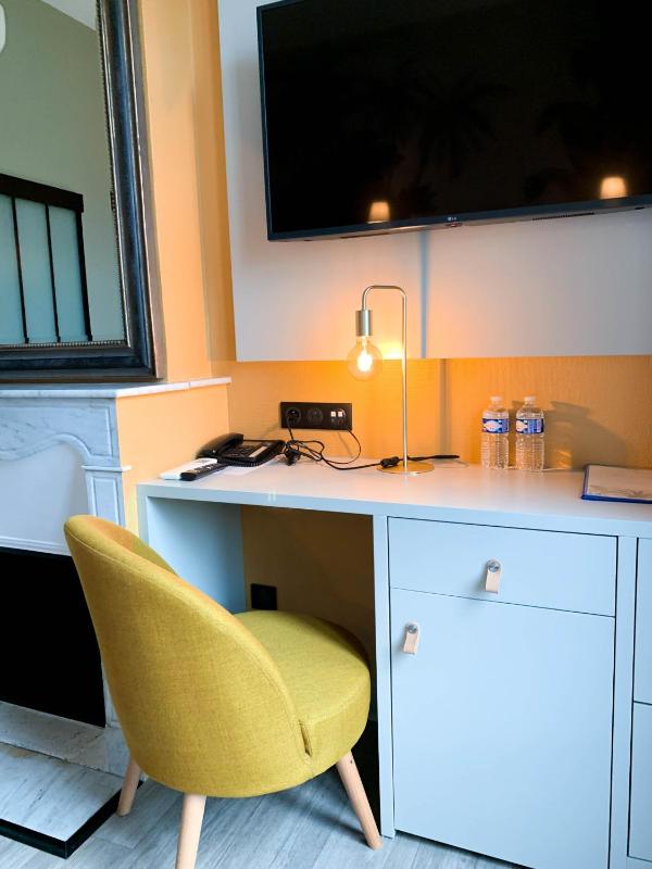 Deluxe Double Room image 1