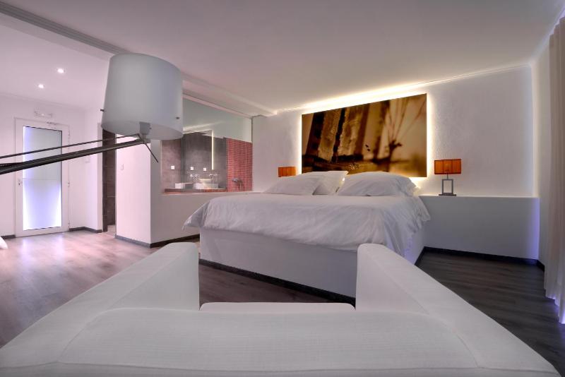 Deluxe Double Room image 1