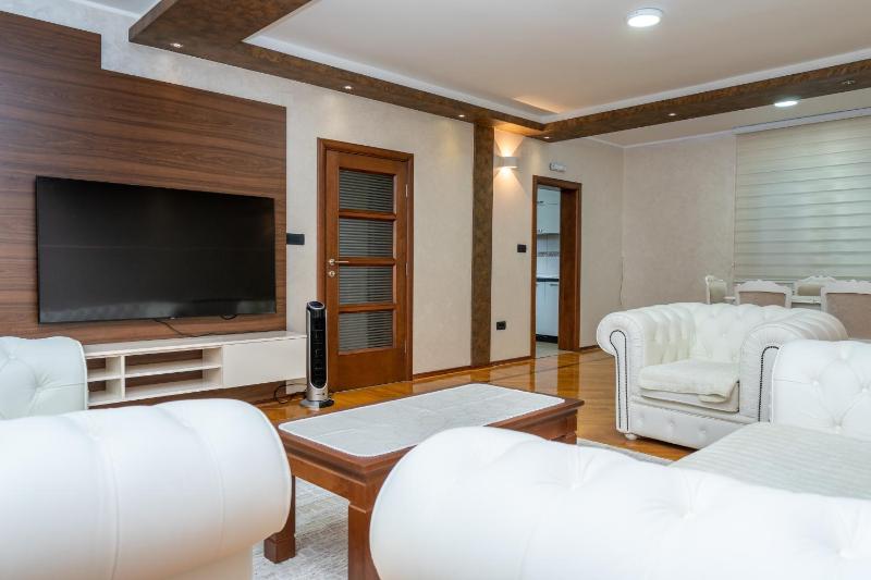 Deluxe Villa image 1