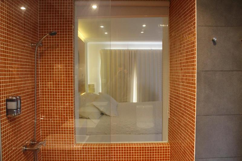 Double Room with Pool View image 3