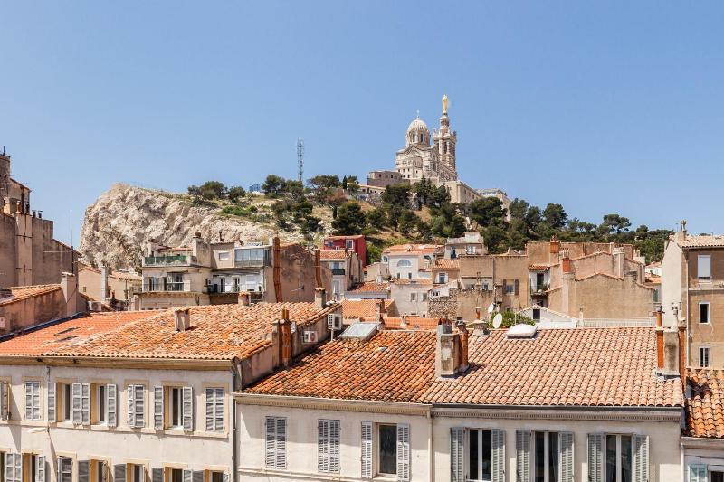 One-Bedroom Apartment image 3