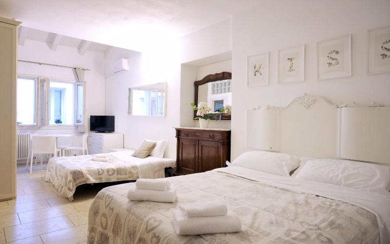 Family Room image 1