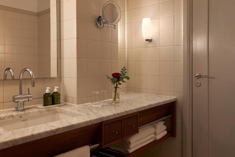 Standard Queen Room image 2