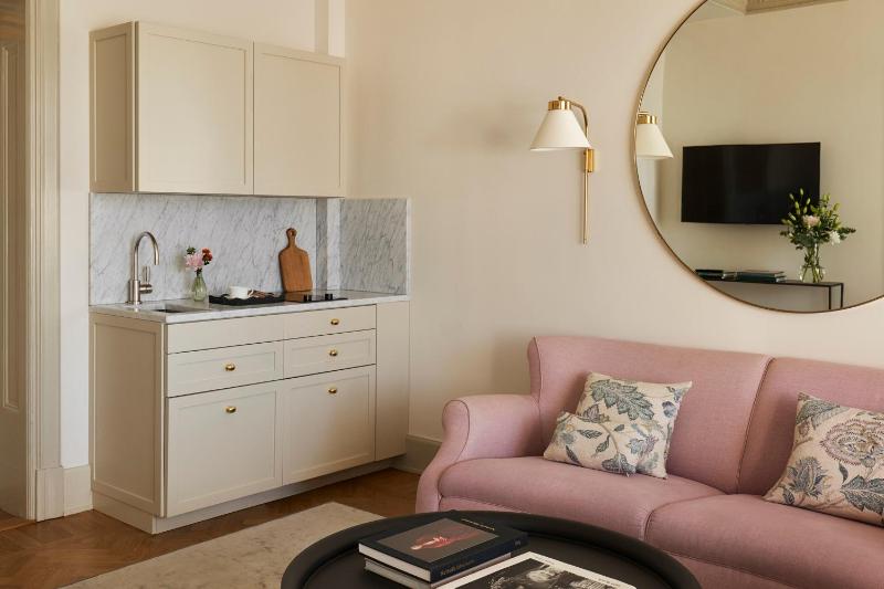 Executive Suite image 3