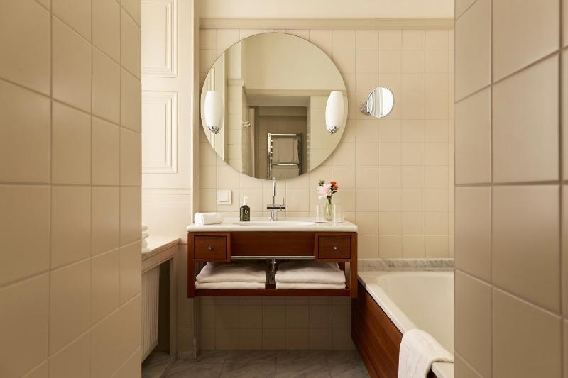 Executive Suite image 2