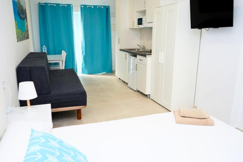 Ground Floor Studio with Terrace and Kitchen (2-3 Adults) image 3
