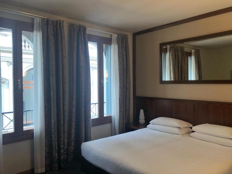 Superior Double Room image 2