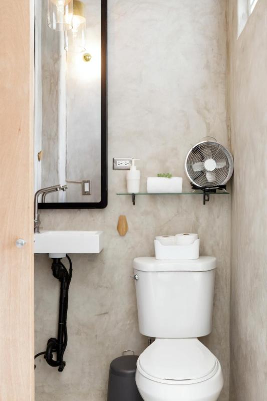 Studio Apartment image 3