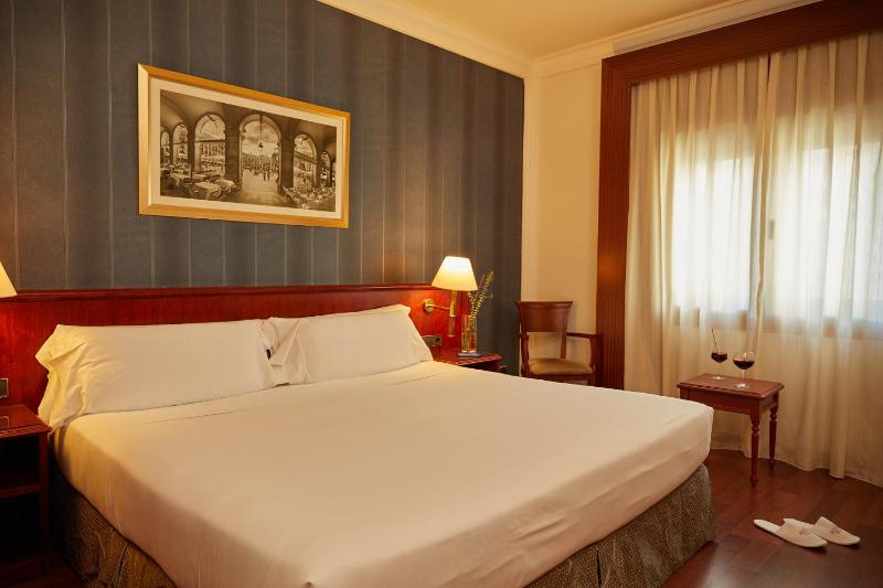 Double Room (1-2 Adults) image 3