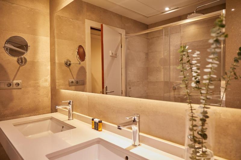Executive Twin Room (1-2 Adults)  image 3