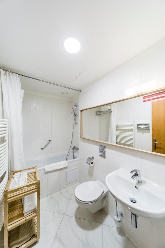 Double or Twin Room image 2