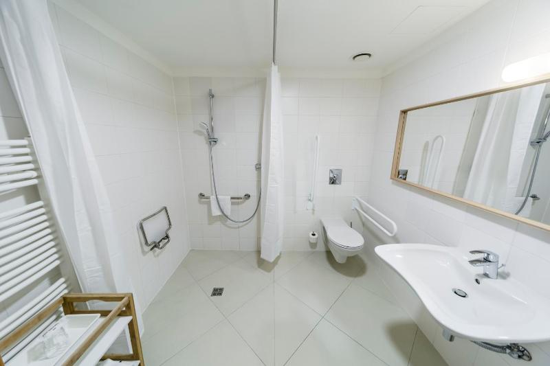 Single Room image 4