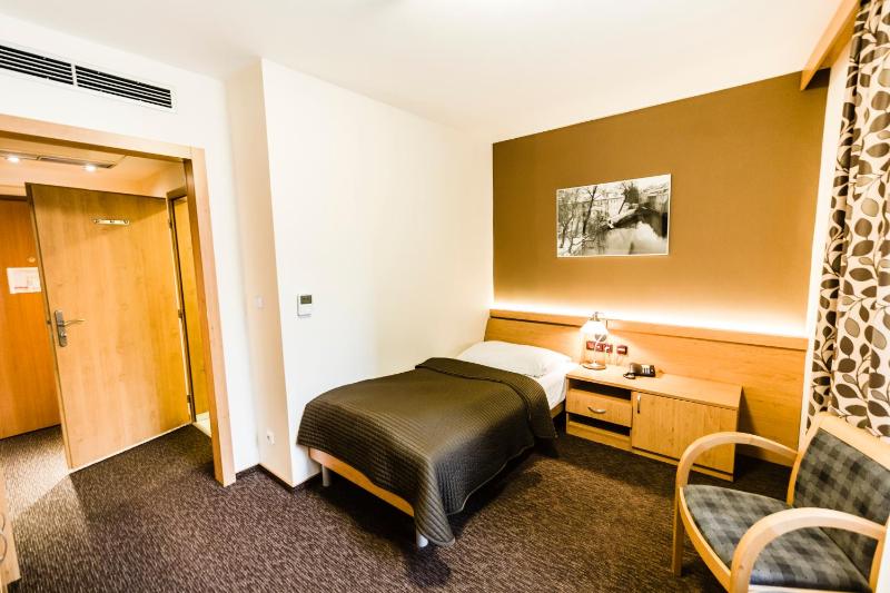 Single Room image 3