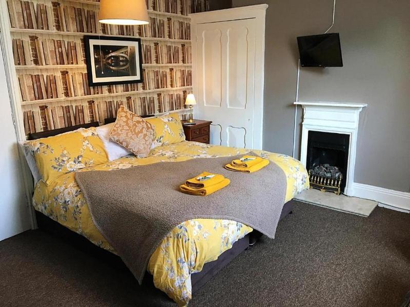 Deluxe Twin Room image 3