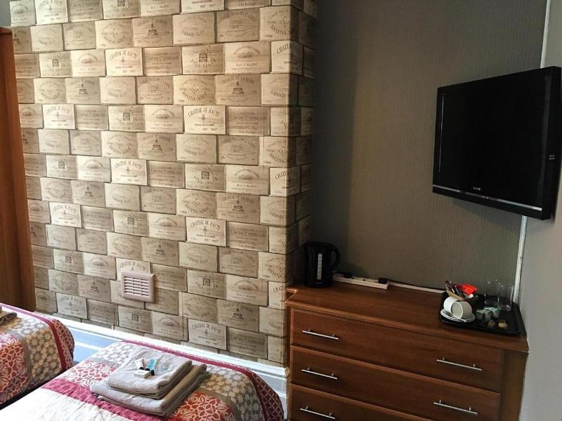 Standard Twin Room image 1