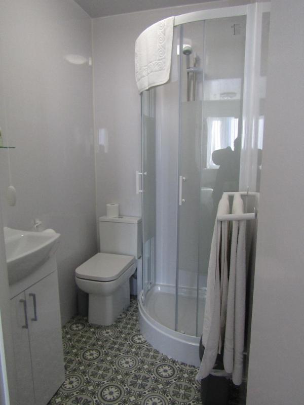 Family Room (2 Adults + 3 Children) image 2