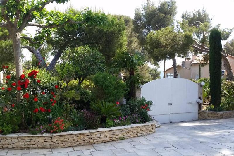 Studio dans villa de charme piscine proche plage - image 20