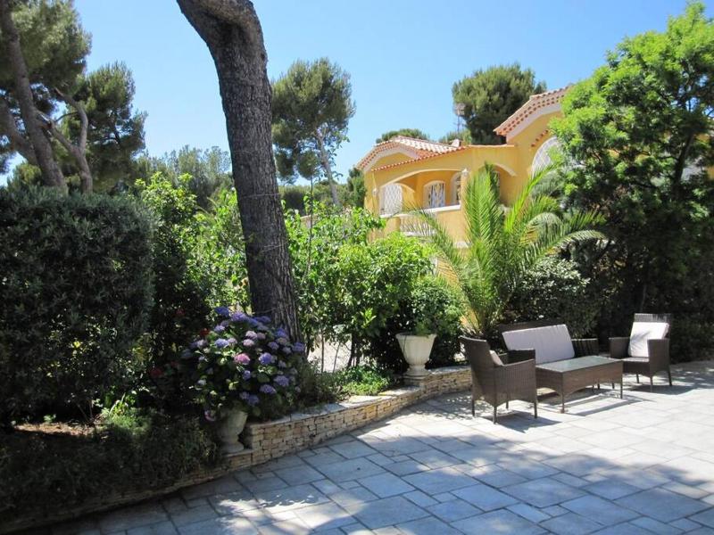 Studio dans villa de charme piscine proche plage - image 13