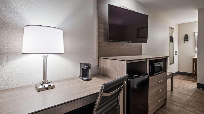 King Room image 3