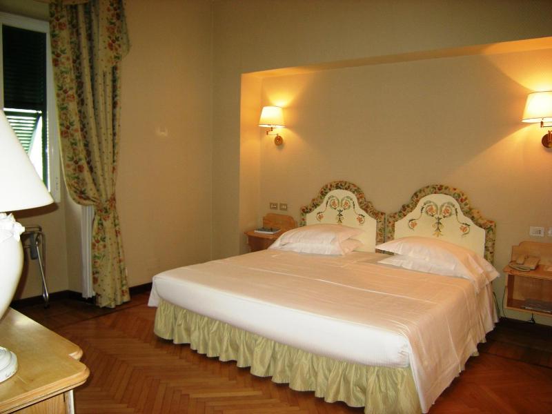 Classic Double or Twin Room with Hill View image 3