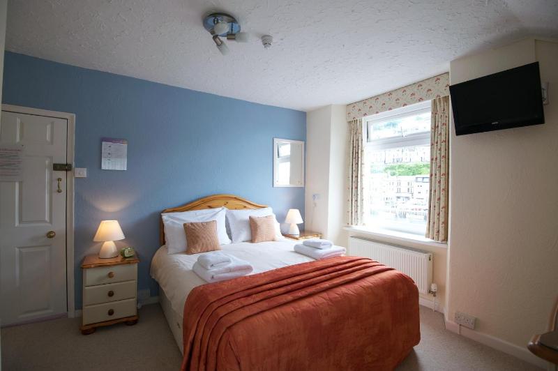 Standard King Room with Harbour View - Lansallos image 1