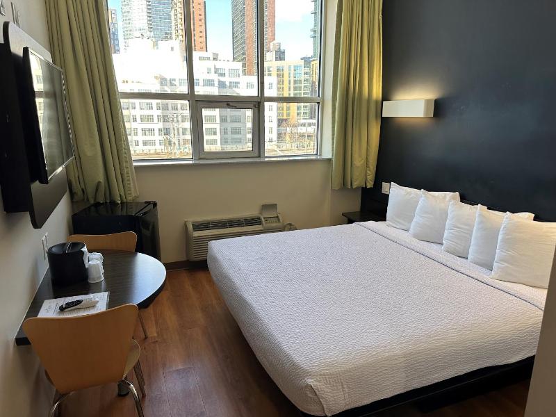 King Room image 4