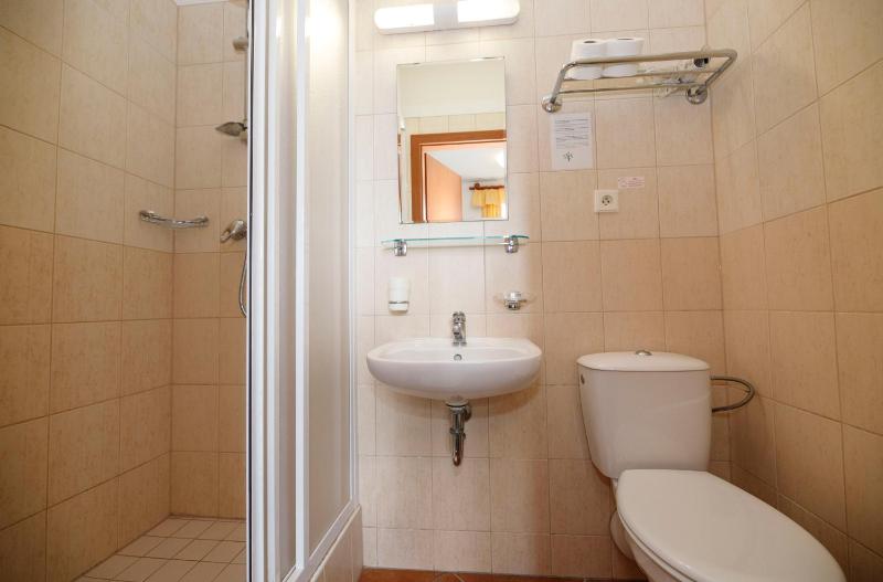 Double Room image 4