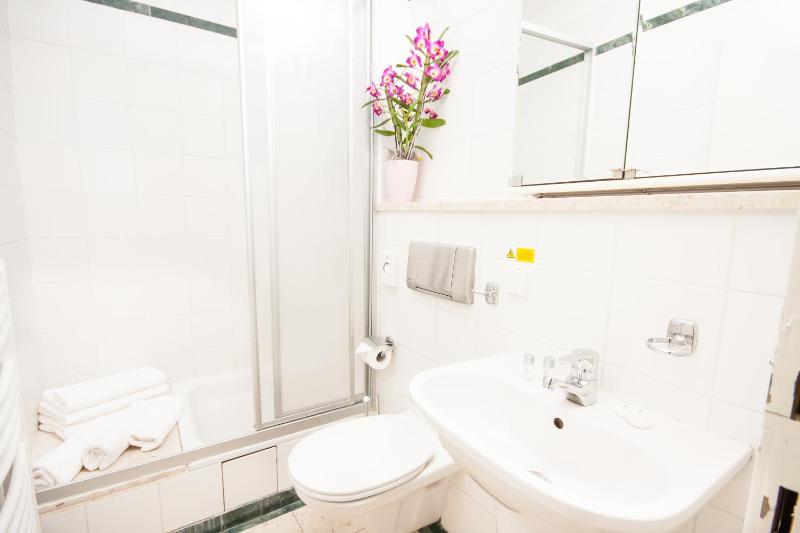 Three-Bedroom Apartment with Terrace image 3